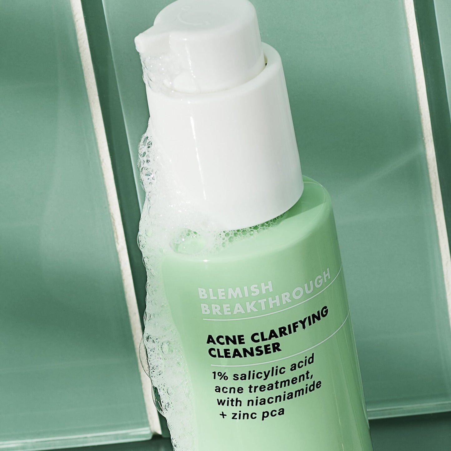 blemish-breakthrough-acne-clarifying-cleanser-t0 02_021622_SL_BT_Cleanser_Back_Lighter_0129_FStack_FINAL_IGF_V2_eb5b7c7b-2de7-4b4a-8d54-43ee3b07523f.jpg