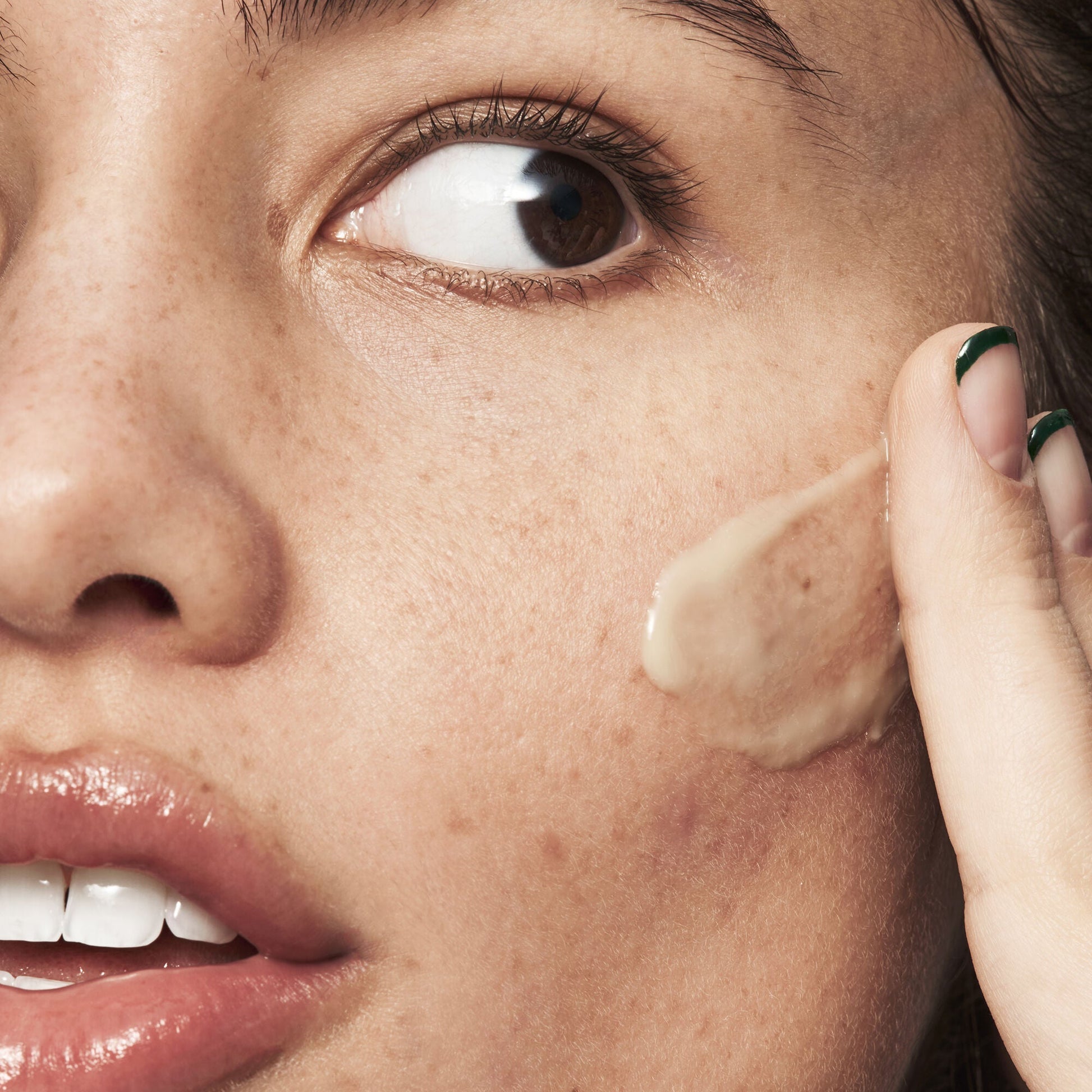 blemish-breakthrough-acne-calming-water-cream-a2 021522_Isabella_Acne_After_0462_FINAL_IGF_9e5f70b6-f47c-4bf3-9a7f-a9f223867f61.jpg
