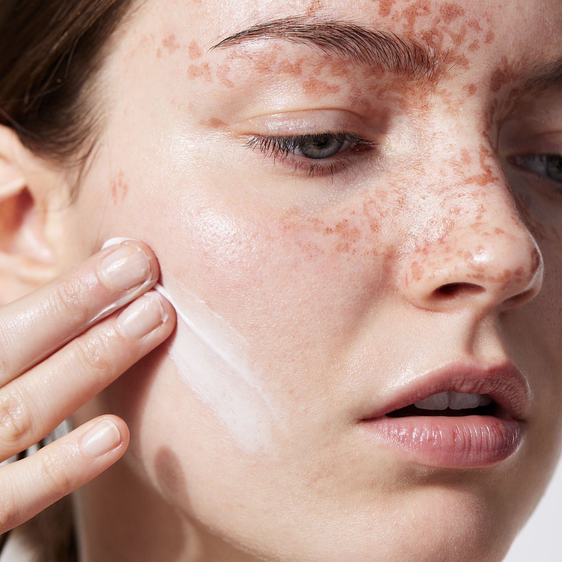 holy-hydration-face-cream-a3 040822_Model_HH-FaceCream_091_RT2-V1_IGF_38740f4c-997d-4161-a3bd-3457855e993f.jpg