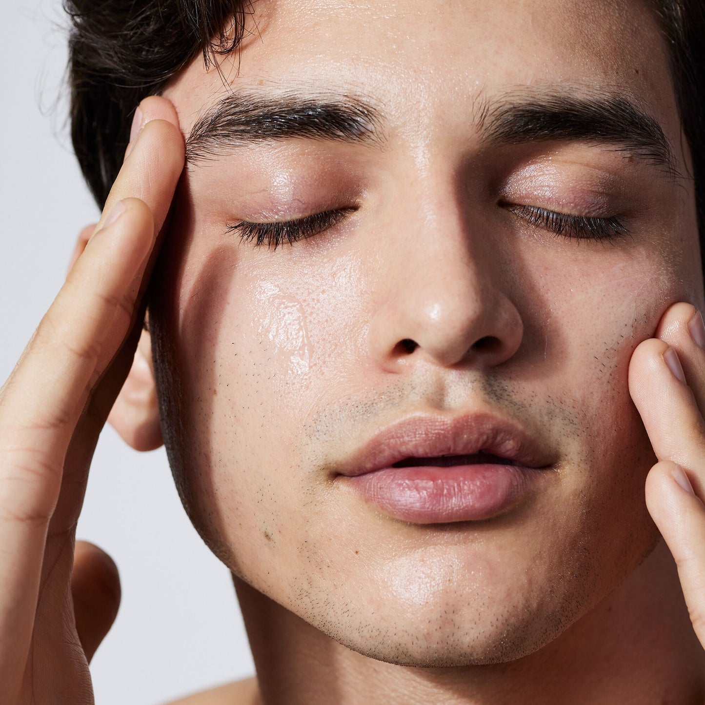 pure-skin-cleanser-u8 040822_Model_Pure-Cleanser_017_RT1-V1_V1_IGF.jpg