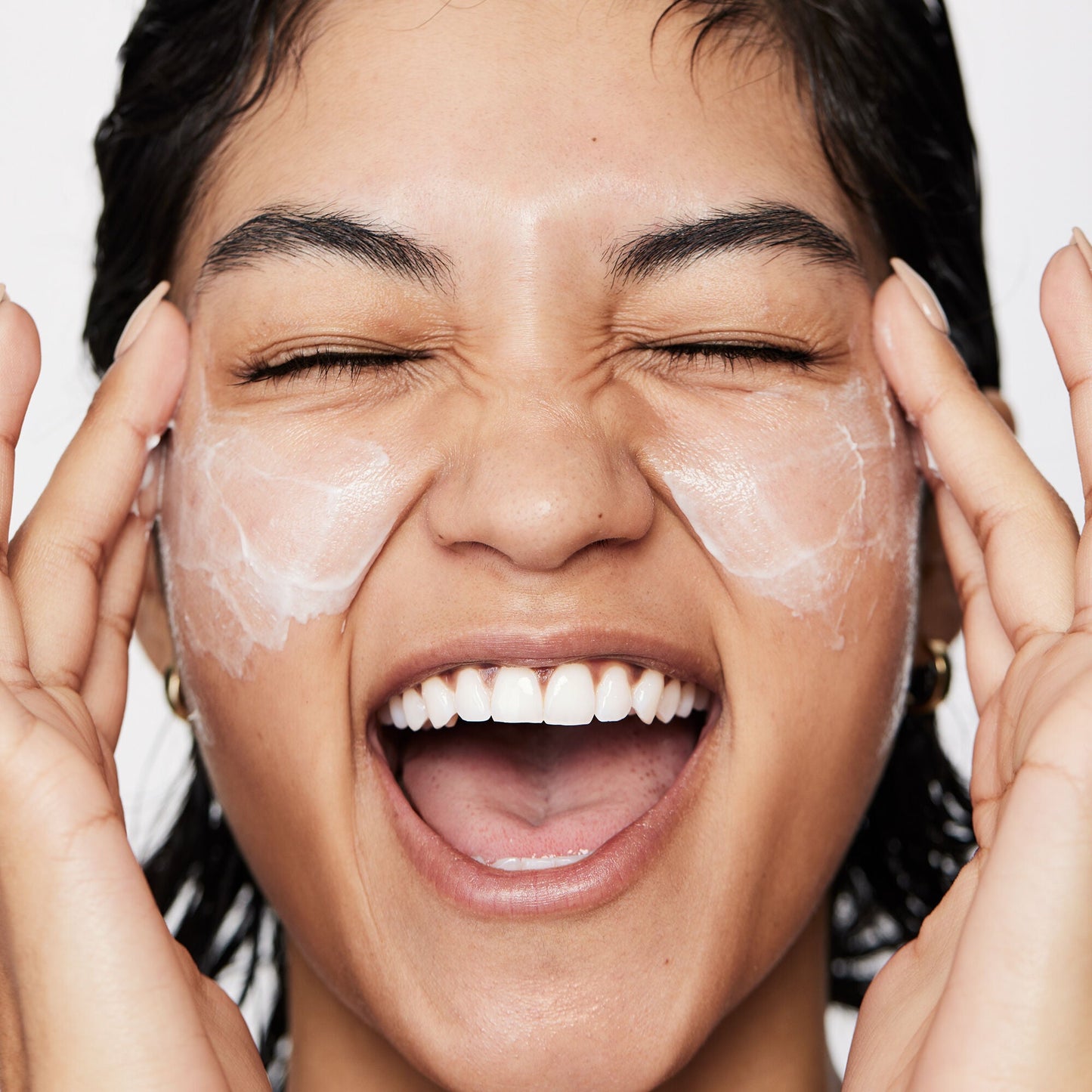 pure-skin-moisturizer-b6 040822_Model_Pure-Moisturizer_200_RT2-V1_RGB040822_Model_Pure-Moisturizer_200_RT2-V1_V1_IGF.jpg