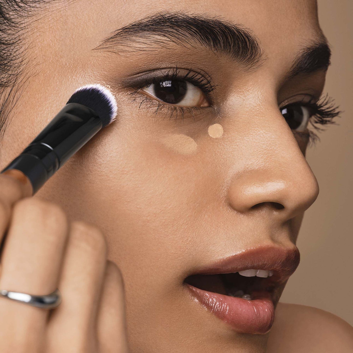 tap-and-blend-concealer-brush-q3 042925_Dipti_SoftGlam_Brushes_App_0044_477_w3QC_IGF.jpg