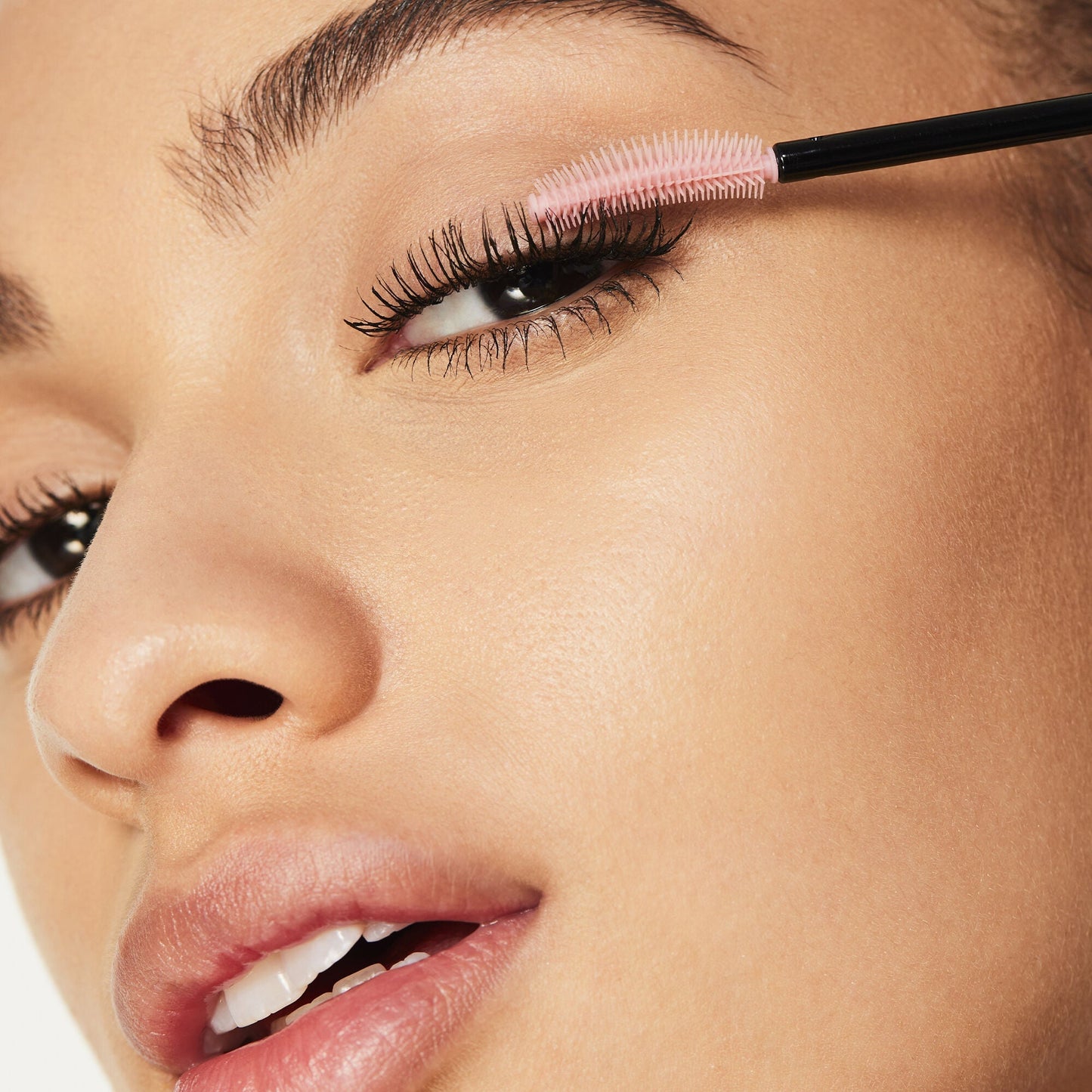 lash-n-roll-mascara-k1 052322_Adriana_LashRoll-After-Black_069_IGF_V2.jpg