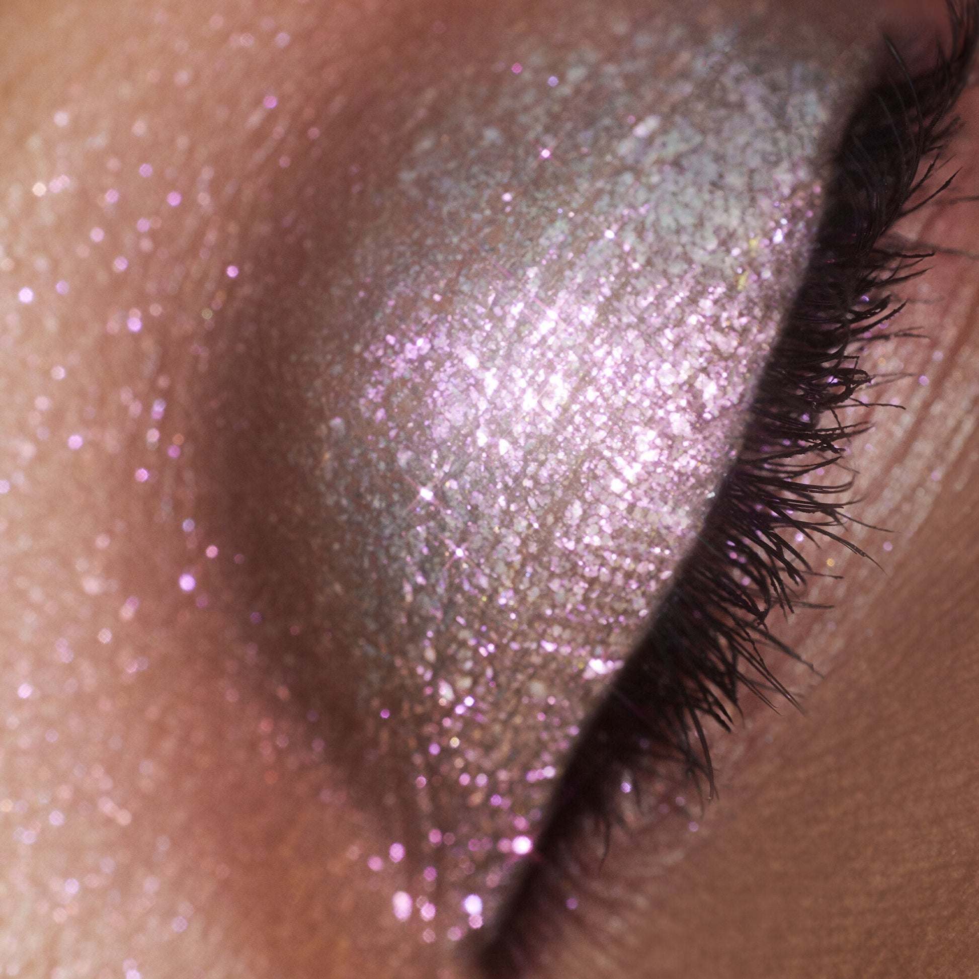 duochrome-liquid-eyeshadow-z4 061223_Chi_SparkPink_0022_FINAL_RGB_IGF.jpg