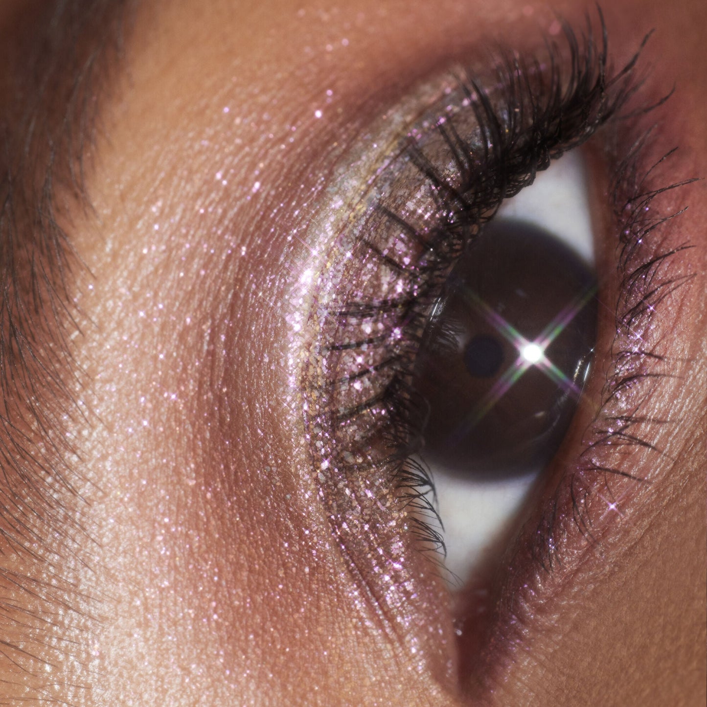 duochrome-liquid-eyeshadow-z4 061223_Chi_SparkPink_0023_FINAL_RGB_IGF.jpg