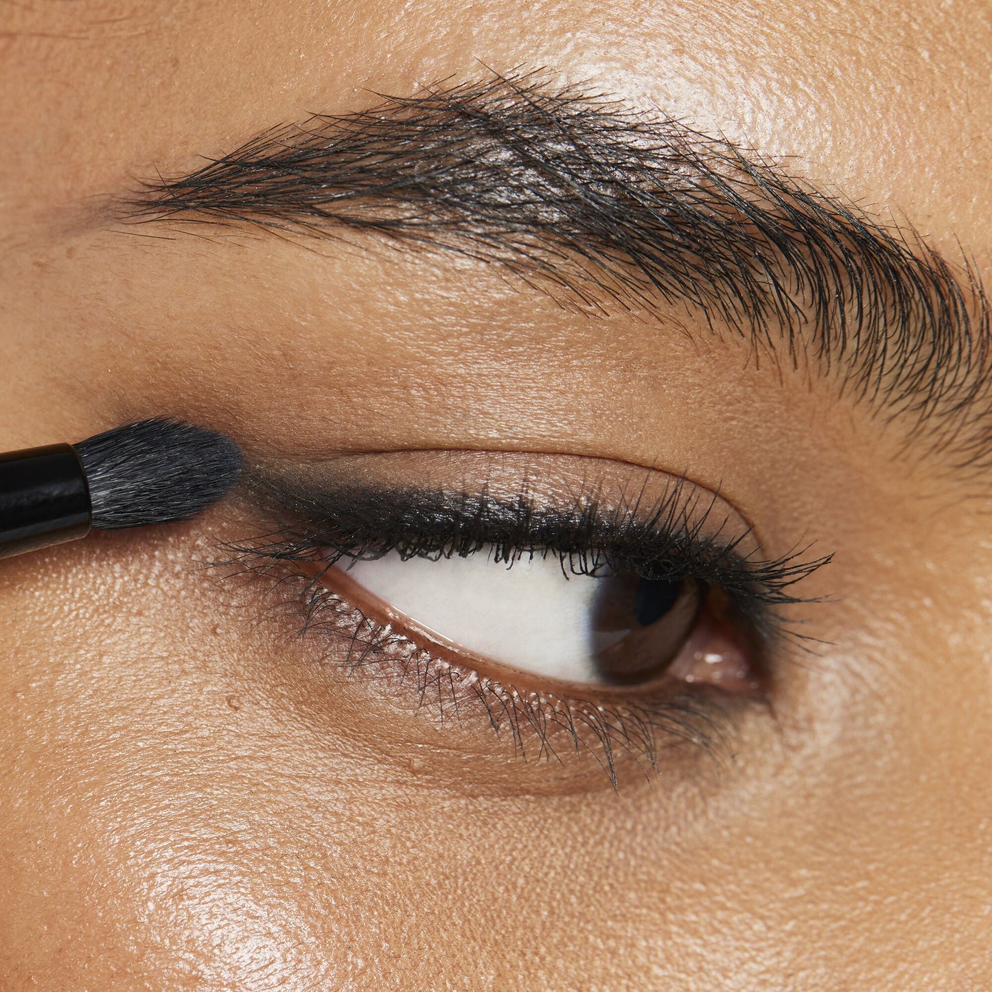 smudge-n-smoke-eyeliner-brush-z2 100824_elf_Shikin_Kohl_App_017_RGB_IGF.jpg