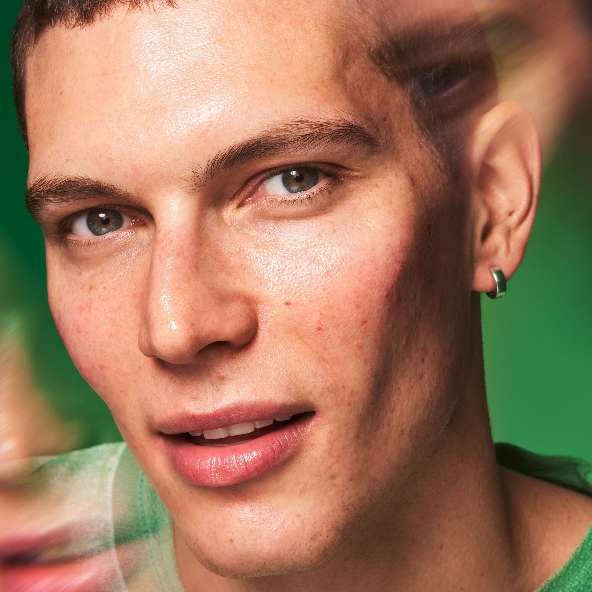 plz-clarify-facial-oil-x2 100924_SKIN_Jean_PlzC_EndLook_0036_v1_RGB_IGF.jpg