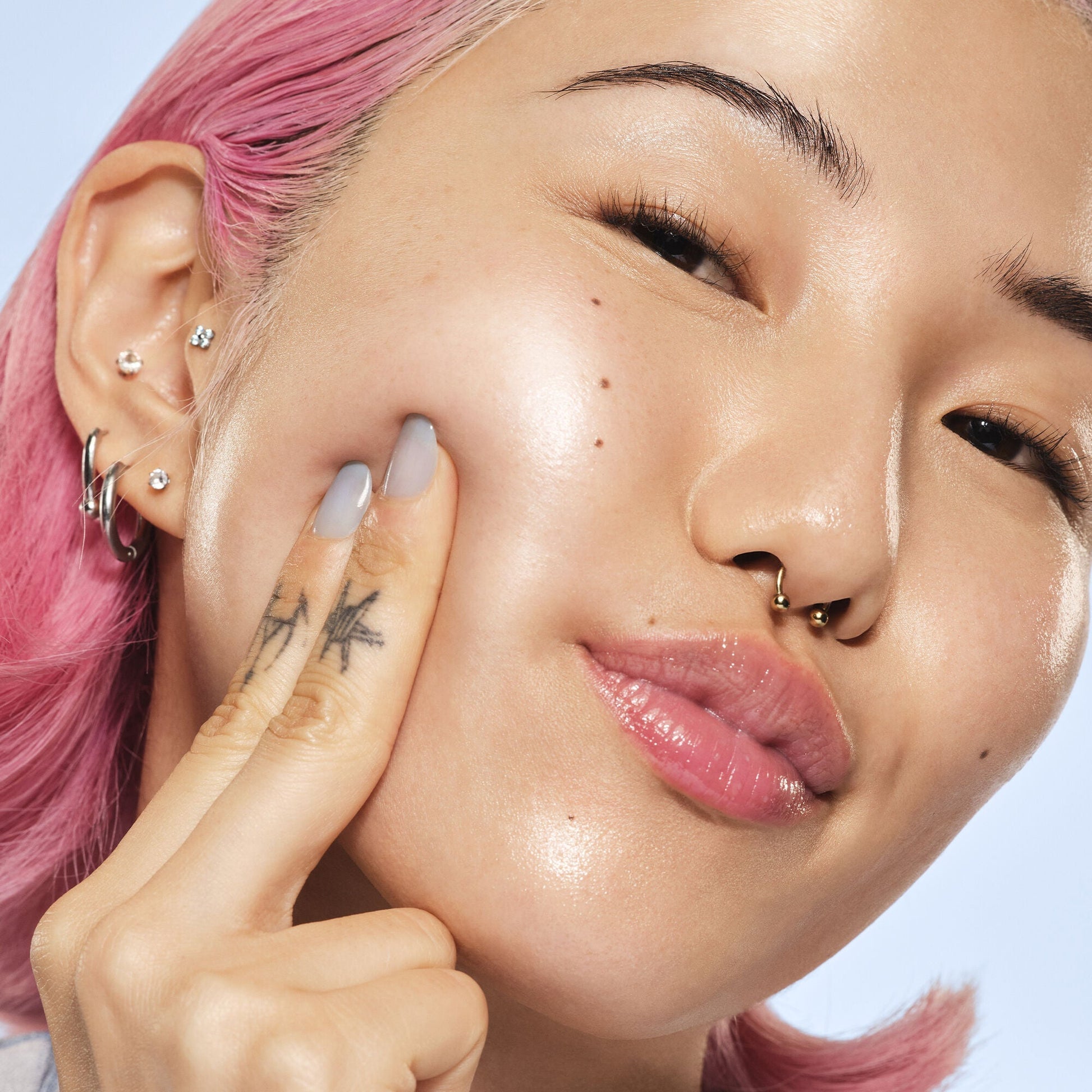 glass-slick-serum-stick-h3 102225_SKIN_Michelle_Editorial_015_w4QC_RGB_IGF_42f2efa3-c76d-440b-9883-58026346f35b.jpg