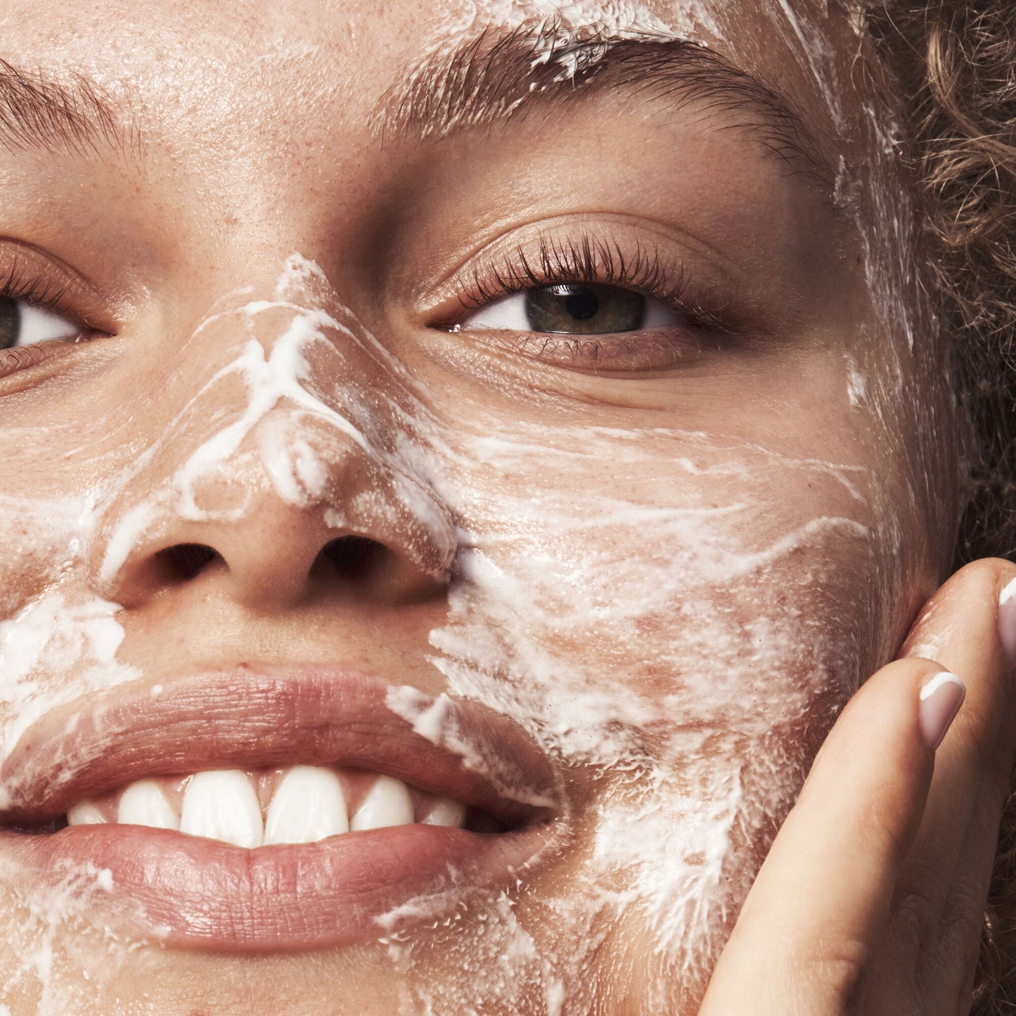 blemish-breakthrough-acne-calming-water-cream-mini-t2 121321_Marley-Acne-Regimen_0117_FINAL_IGF_7be73b38-8681-4e47-be60-37d940df0d6e.jpg