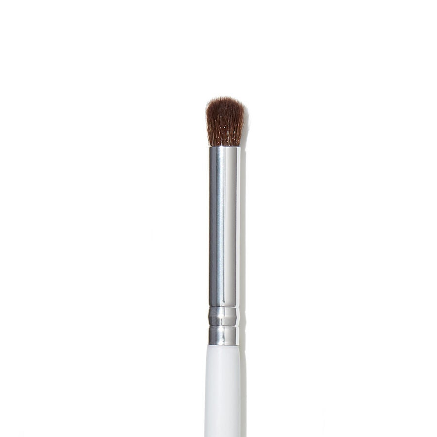 eye-crease-brush-r1 1823_EyeCreaseBrush_Macro.jpg