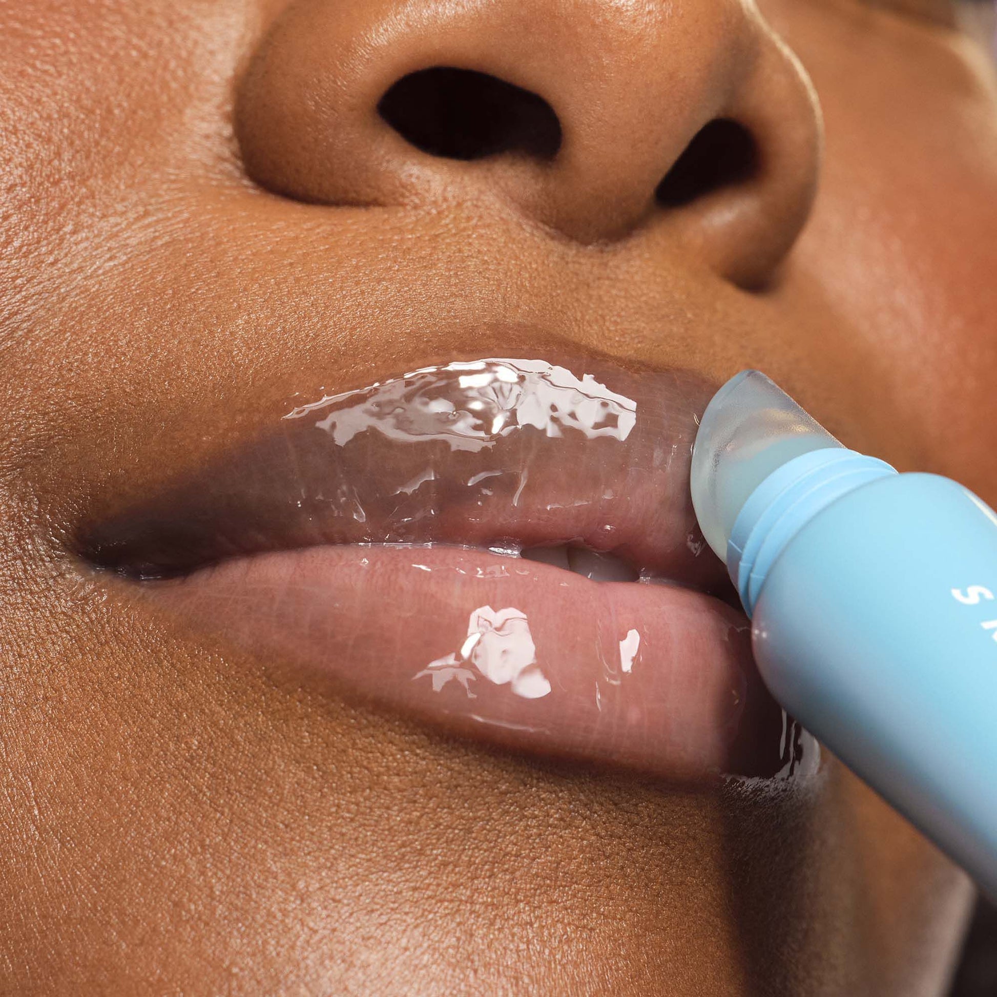 thirst-burst-lip-treatment-e6 57069_SKIN_Enga_Hibiscus_Macro_033_w3QC_RGB_2000x2000_fd68b6a3-ae05-431e-bbc0-31407d9fed44.jpg