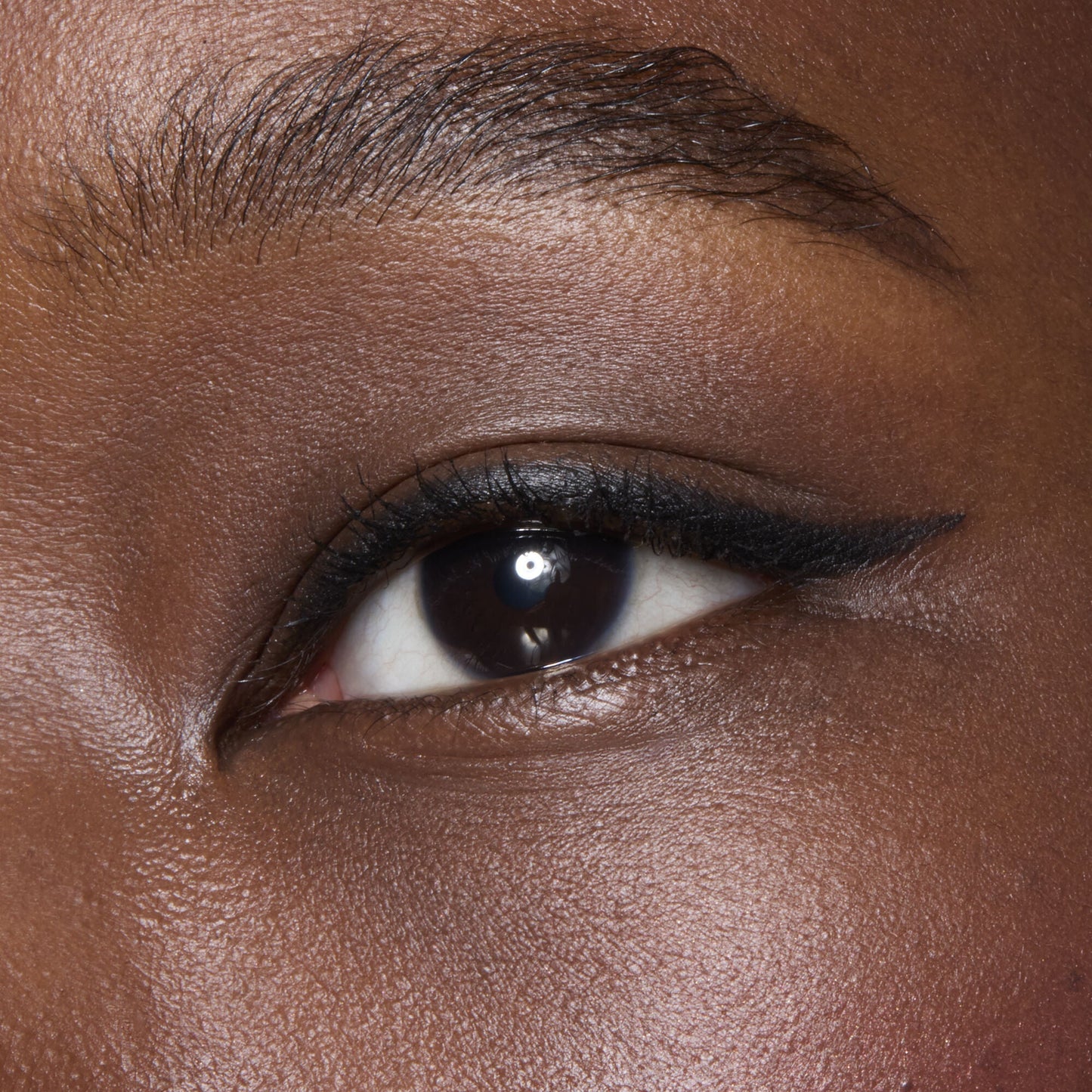no-budge-retractable-eyeliner-w8 81330_NO_BUDGE_RETRACTABLE_EYELINER_BLACK_BILLIE_0062_V2.jpg
