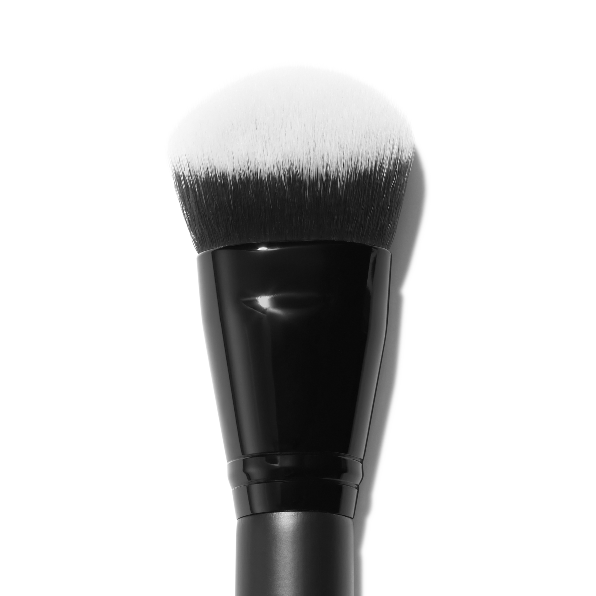 smooth-swipe-foundation-brush-m5 81456_Detail_R.png