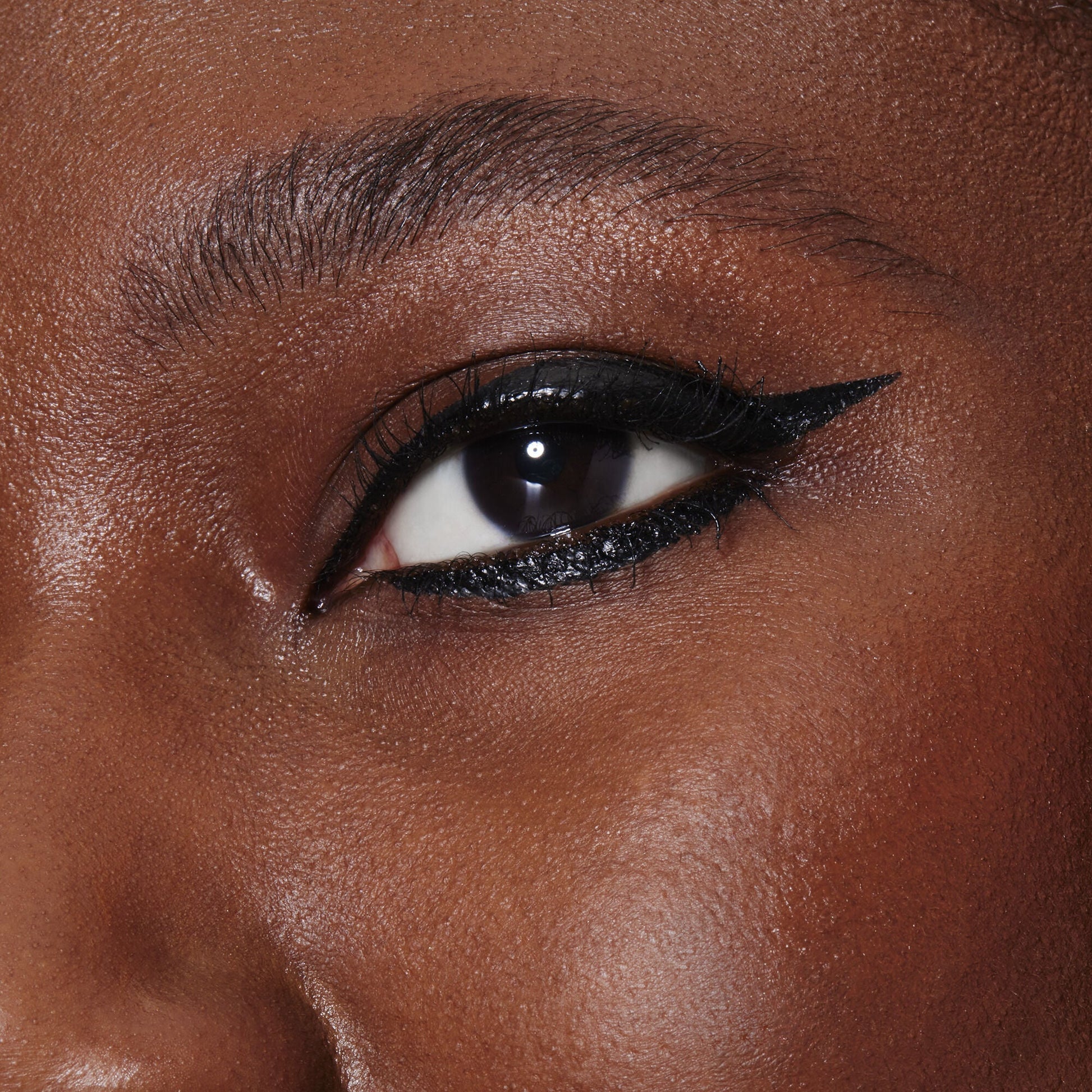h2o-proof-inkwell-eyeliner-t9 82969_DJ_H20_PROOF_INKWELL_EYELINER_MACRO.jpg