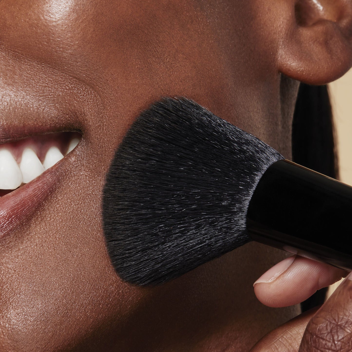 full-face-and-eye-makeup-brush-set-with-travel-case-u0 84674_FULL_FACE_EYE_BRUSH_SET_POWDER_BRUSH_DJ_0118.jpg